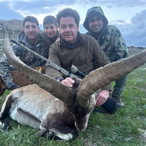Rececho de Cabra Mont�s�Iberian Ibex Stalking - Caza Mayor en Espa�a: Monter�as y Recechos | Nature GV Hunt�Big Game Hunting in Spain: Hunting and Stalking | Nature GV Hunt