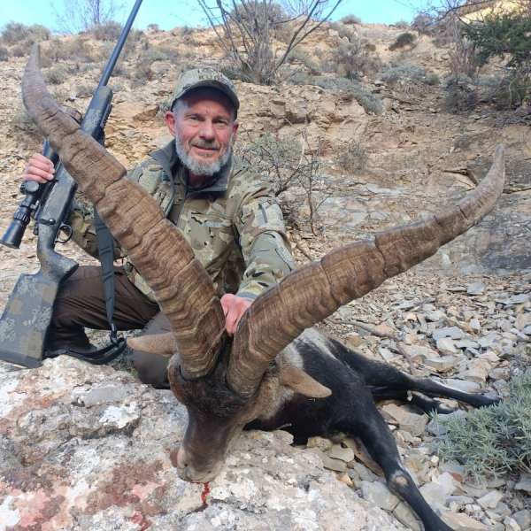 Rececho de Cabra Mont�s�Iberian Ibex Stalking - Caza Mayor en Espa�a: Monter�as y Recechos | Nature GV Hunt�Big Game Hunting in Spain: Hunting and Stalking | Nature GV Hunt